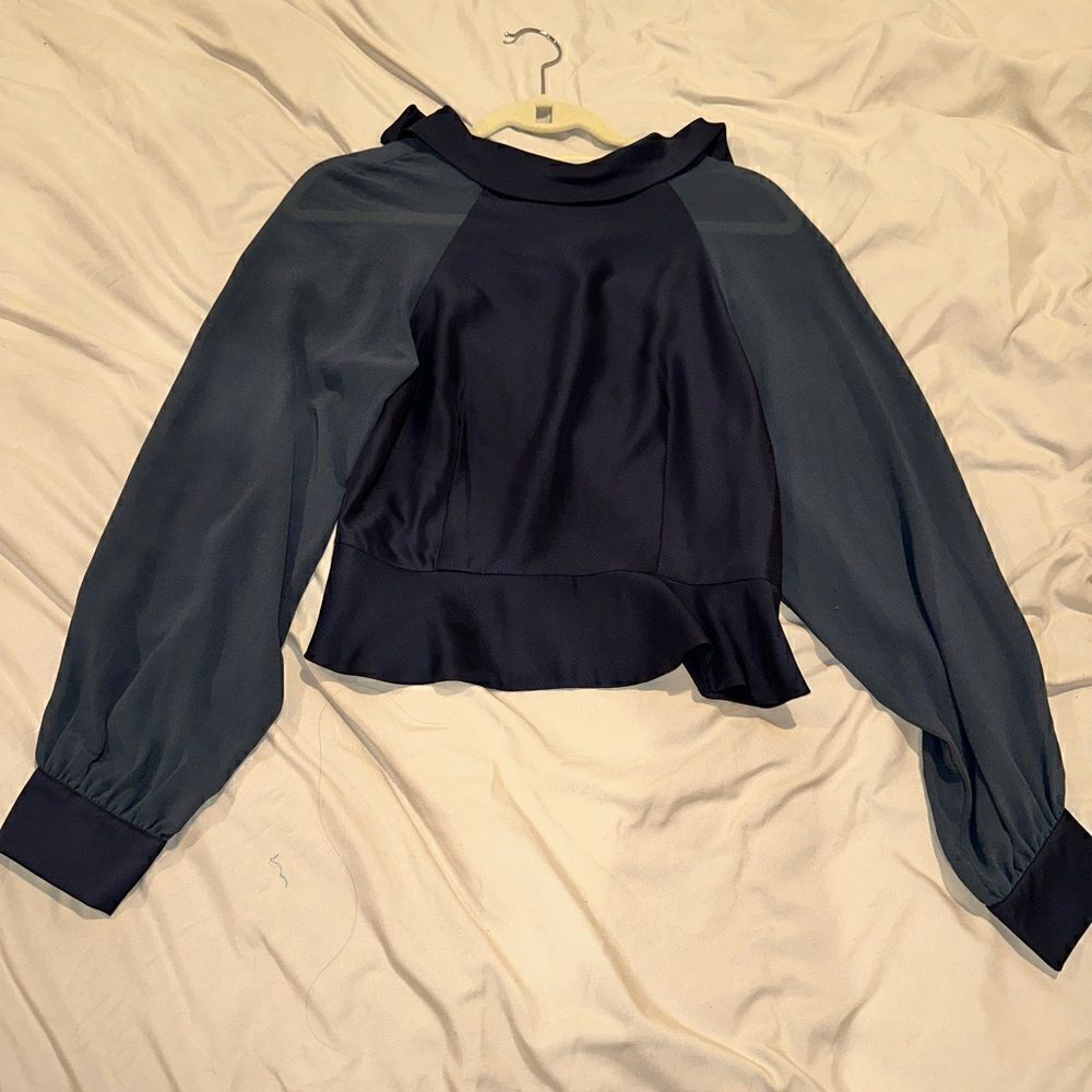 Women’s blouse size US 8 long sleeve blue HM NEW
